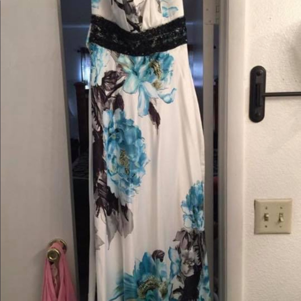 Prom dresses - Picture 5 of 8